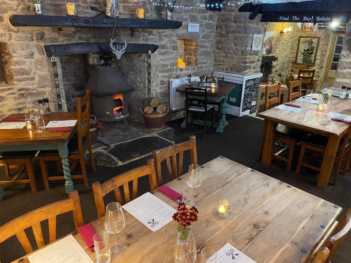 Crosskeys Inn Guest Rooms In Wye Valley Goodrich 外观 照片